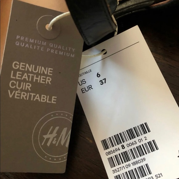 NWT LEATHER cross strap flats in black - Picture 6 of 9